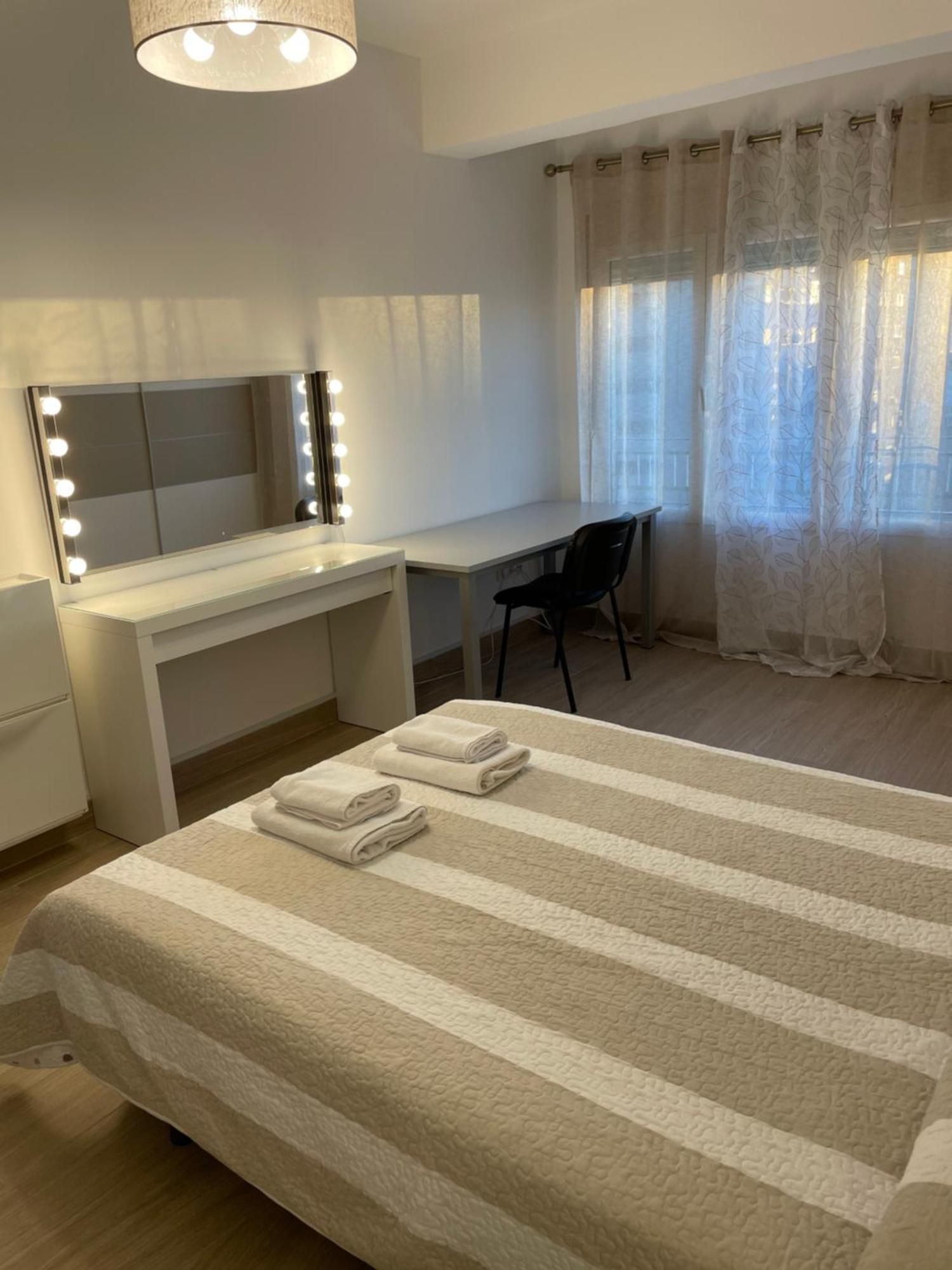 H&H Suite Espectacular Apartamento En El Centro De Granada Luaran gambar