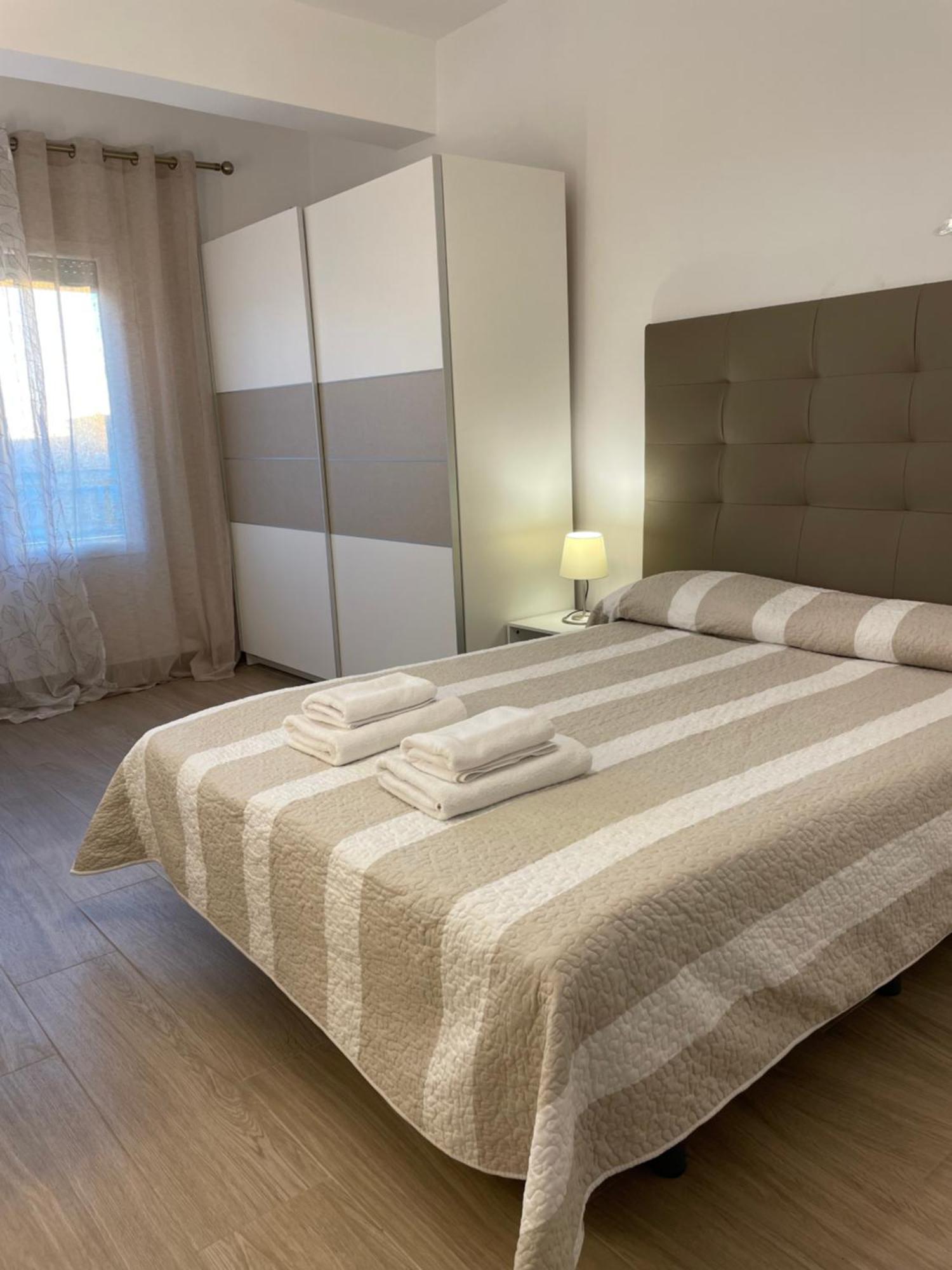 H&H Suite Espectacular Apartamento En El Centro De Granada Luaran gambar